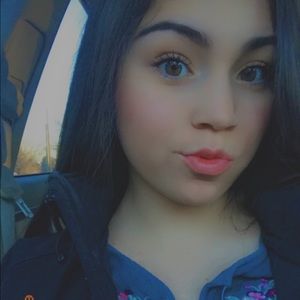 Meet your Posher, Hallie